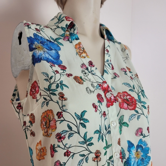 Express the portofino shirt watercolor floral sleeveless button down - Picture 9 of 9